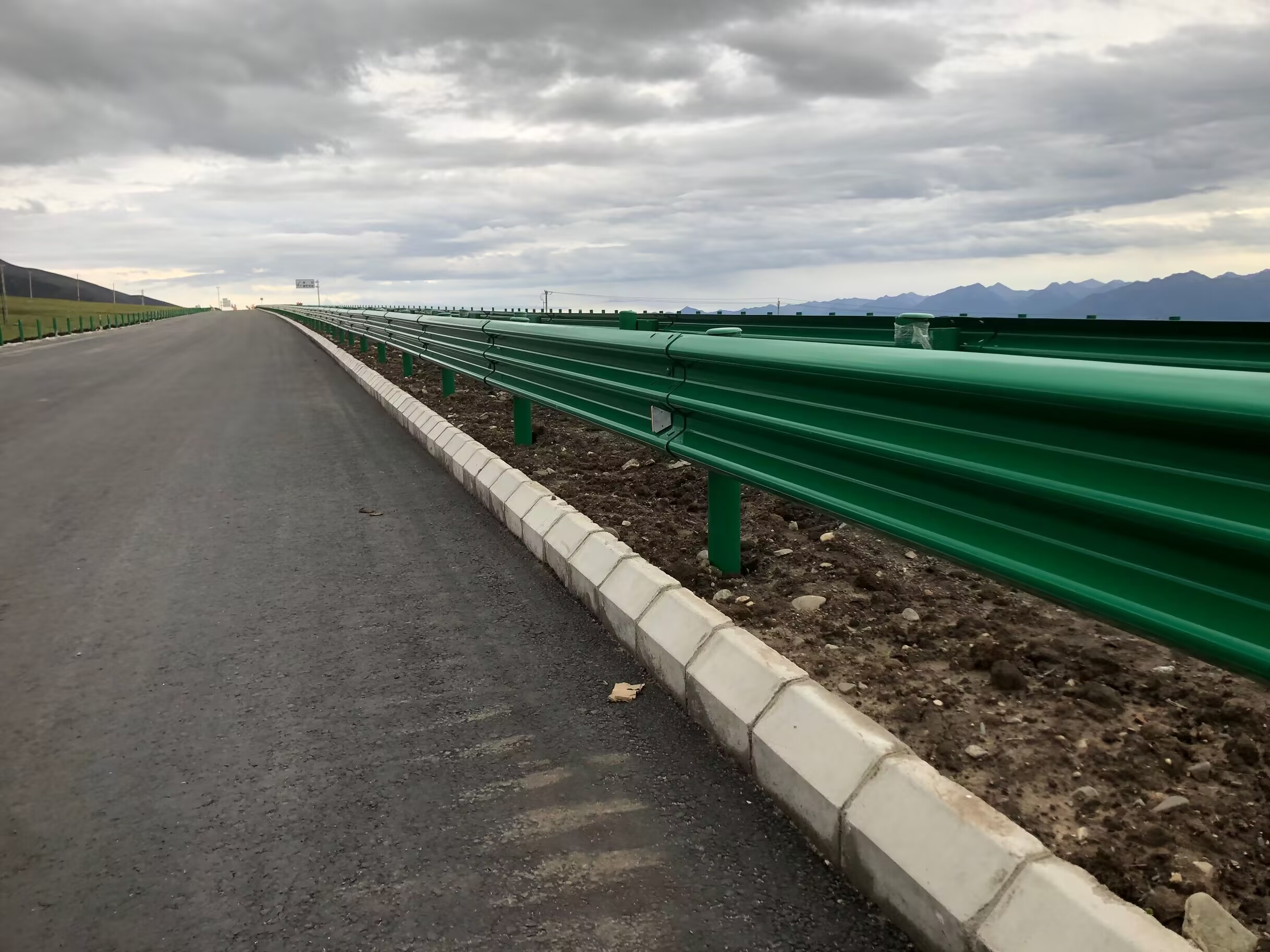 波密县乡村公路波形护栏高速公路波形护栏 - 推荐
